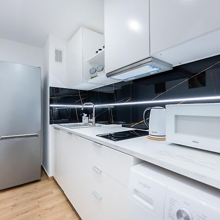 Mgr Pokoje W Samym Centrum Warszawy By Metro Rondo Onz - Super Bed Year23 Warsawa Bagian luar foto